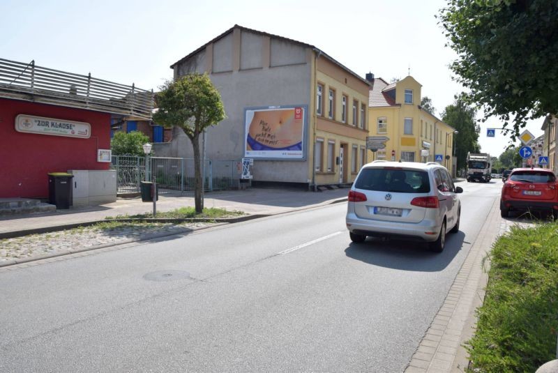 Bahnhofstr. 39/neb. Einfahrt Treff Kantine/quer am Giebel