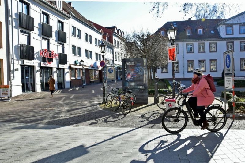 Wilhelmsplatz/Ecke Burgstr/geg. Subway (WE rts)