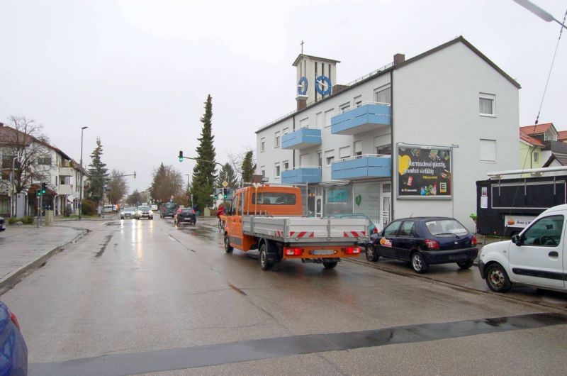 Otto-Wagner-Str. 13 (quer am Giebel)