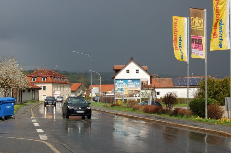 Hauptstr. 57 /Getrk. Degenhart/geg. Eingang (Sicht Markt)