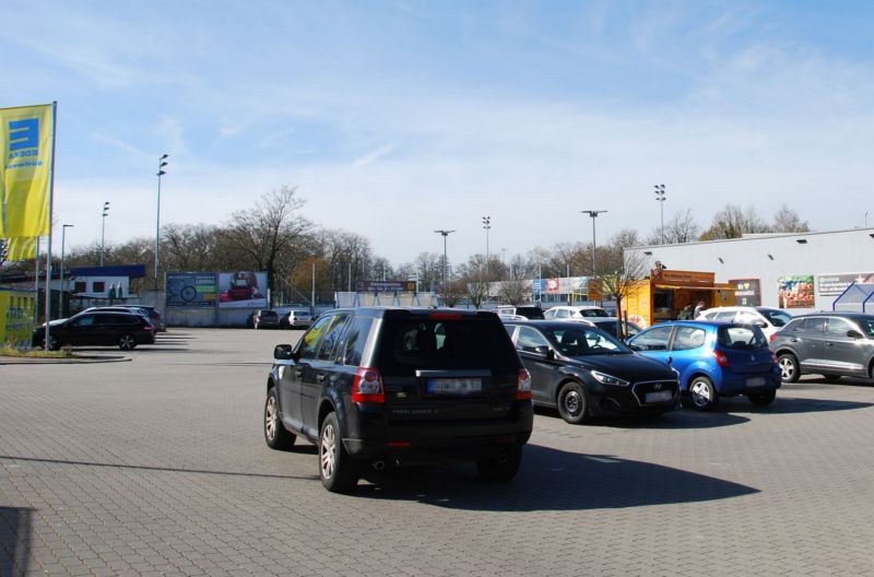 St.-Christophorus-Str. 1a /Edeka/geg. Eingang