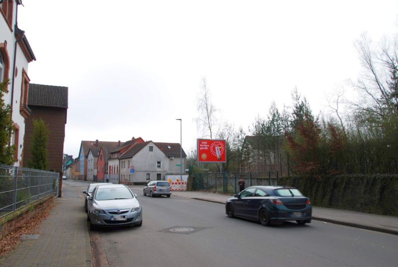 Hauptstr/Ecke Rotentalstr/Zufahrt Penny/WE rts