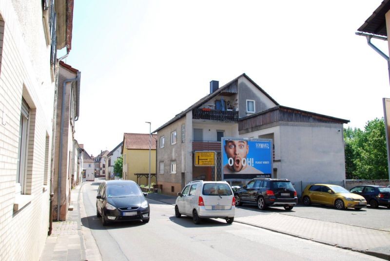 Hauptstr. 99/quer zur B 48 (lks)