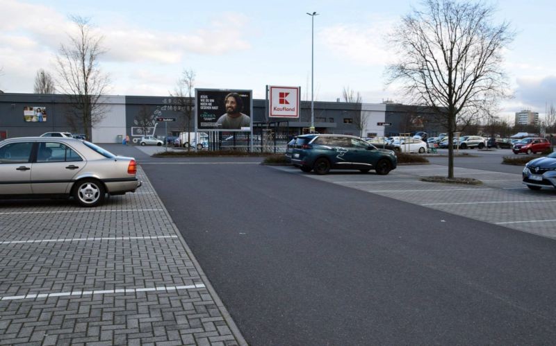 Fährstr. 35 /Kaufland/geg. Eingang/Sicht Tkst