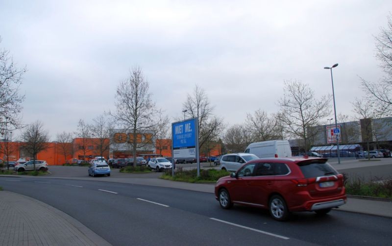 Schönauer Str. 8 /Kaufland/bei Einfahrt/lks
