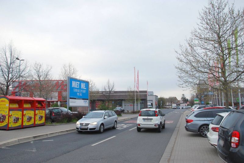 Schönauer Str. 8 /Kaufland/bei Einfahrt/rts (Sicht Str)