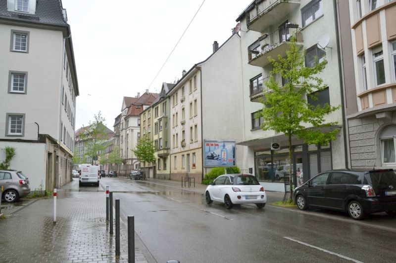 Kaiser-Friedrich-Str. 122 (quer am Giebel)