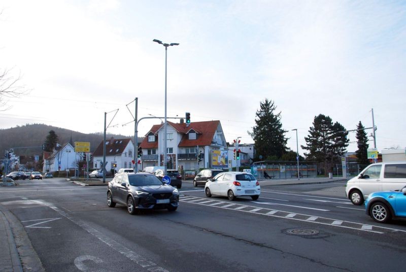 Schwarztannenstr/Alte Bergstr. 52/Bahnübergang/WE rts