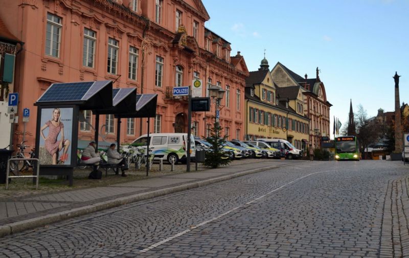 Hauptstr. 98/Hts Rathaus Bussteig 1/aussen  (WH)