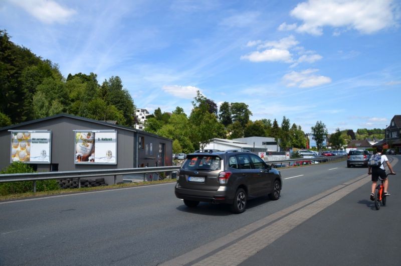 Bahnhofstr. 3 (quer am Giebel)