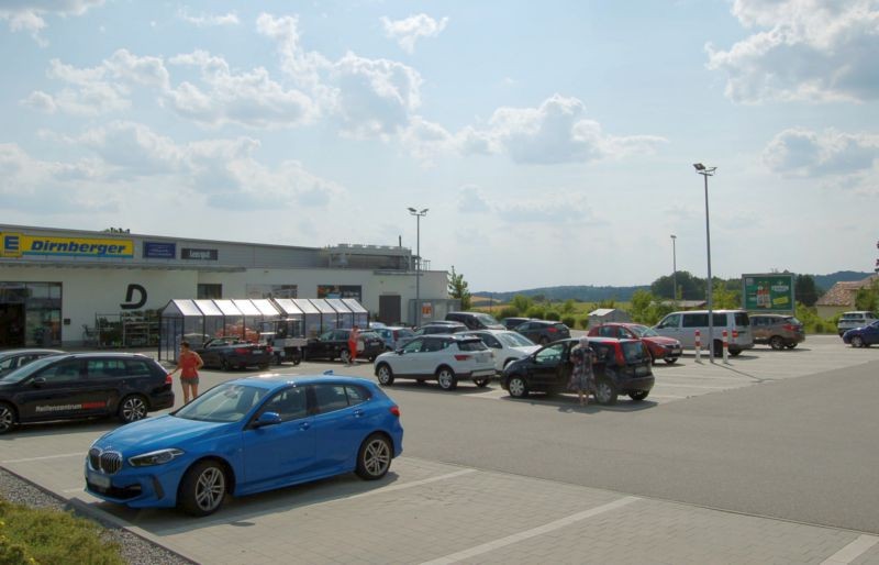 Neuhaus auf der Tratt 4 /Edeka/geg. Einfahrt (lks)