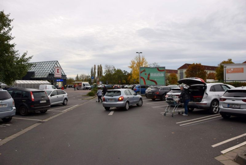 Kaltenborner Str /Kaufland/geg. Eingang/Sicht Zufahrt