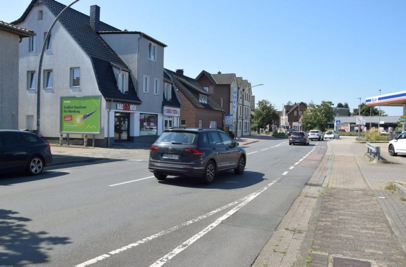 Celler Str. 8/geg. Tkst (quer am Giebel)