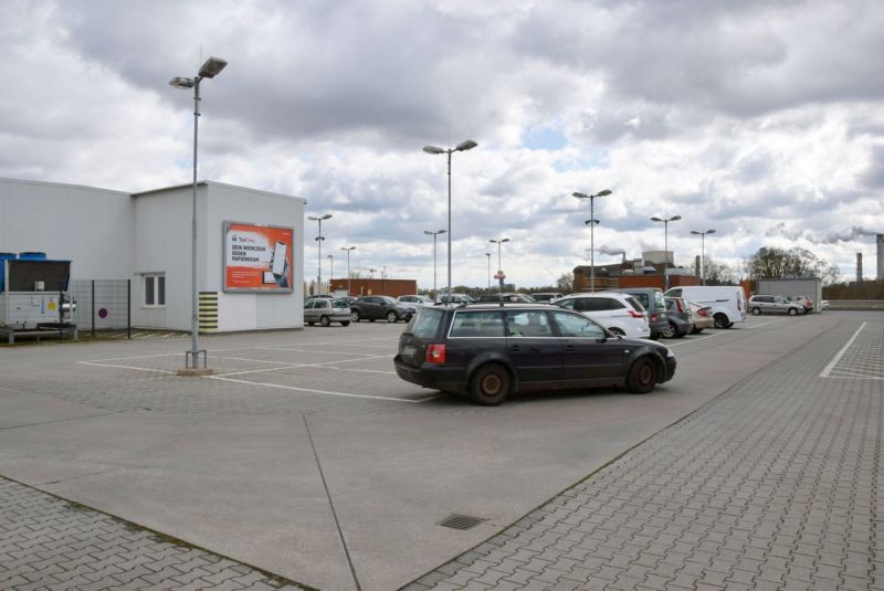 Am Juliusturm 40 /Kaufland/Parkdeck/nh. Eingang (rts)