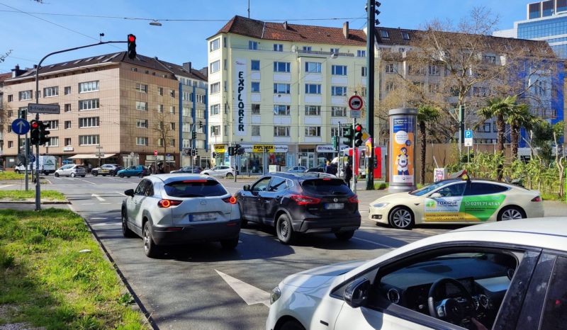 Ernst-Reuter-Platz/L55/Ecke Berliner Allee