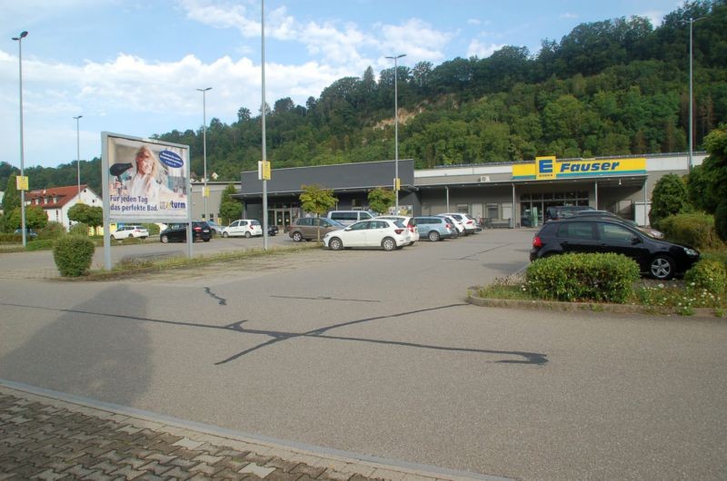 Bahnhofstr. 60 /Edeka/geg. Einfahrt (Sicht Eingang)