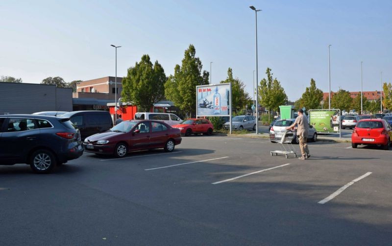 Josef-Gesing-Str. 6 /Kaufland/lks vom Eingang/Sicht PP