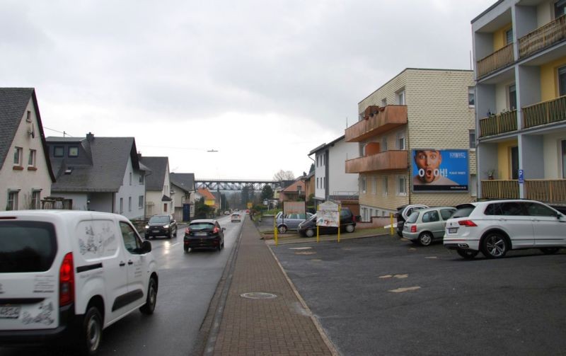 Langenahner Str. 21 (quer am Giebel)