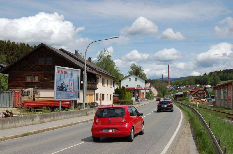 Deggendorfer Str. 25/neb. Edeka (lks)