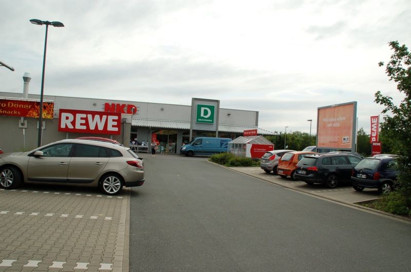 Löserstr. 1 /Rewe/Höhe Einfahrt/Sicht Eingang (lks)