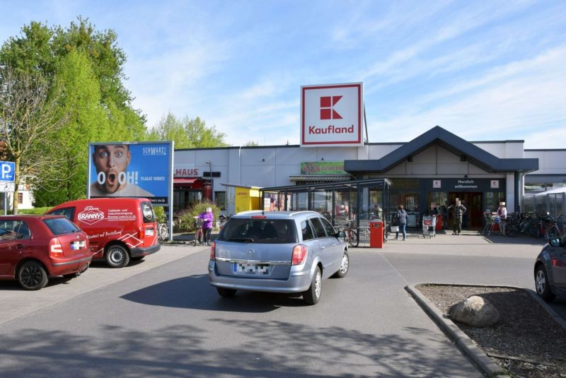 Burg 22 /Kaufland/lks neb. Eingang/rts