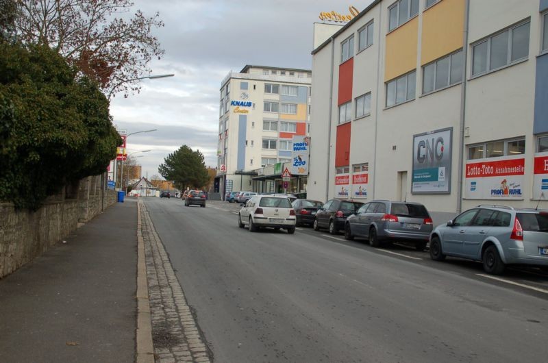 Marktbreiterstr. 11/Zufahrt Rewe/geg. dm-Drogerie