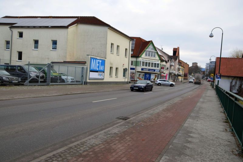 Neubrandenburger Str/B 198/Freyschmidtstr. 36/Zufahrt Netto