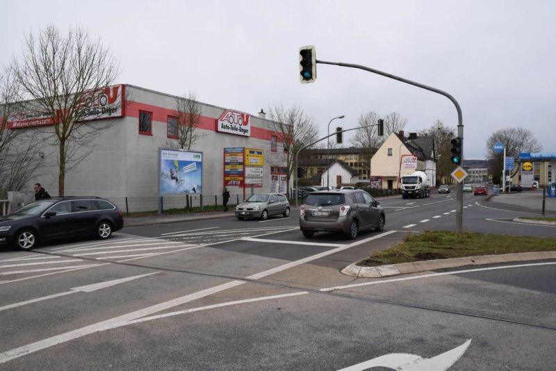 Kurfürstenstr. 24/A.T.U./Zufahrt Lidl/geg. Tkst