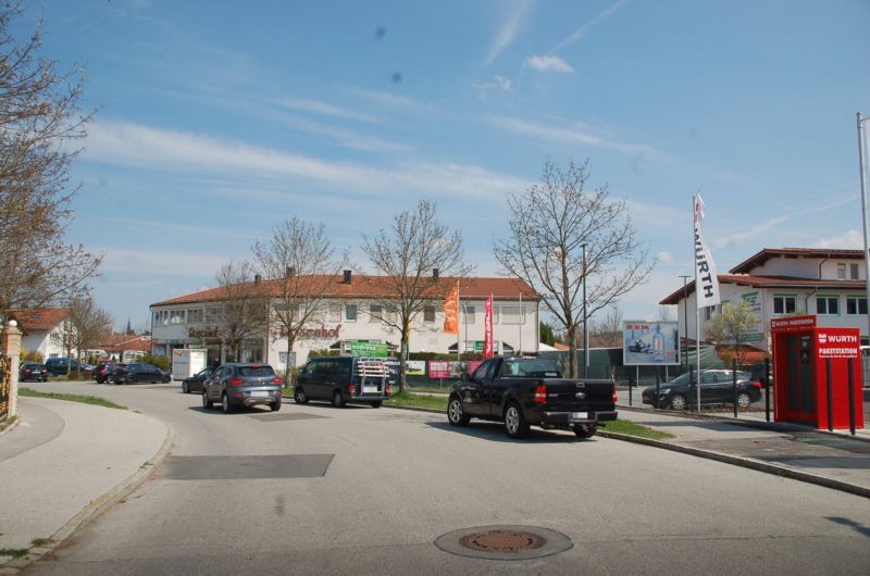 Holzhofstr. 9-11/Zufahrt Edeka C+C Großmarkt (lks)