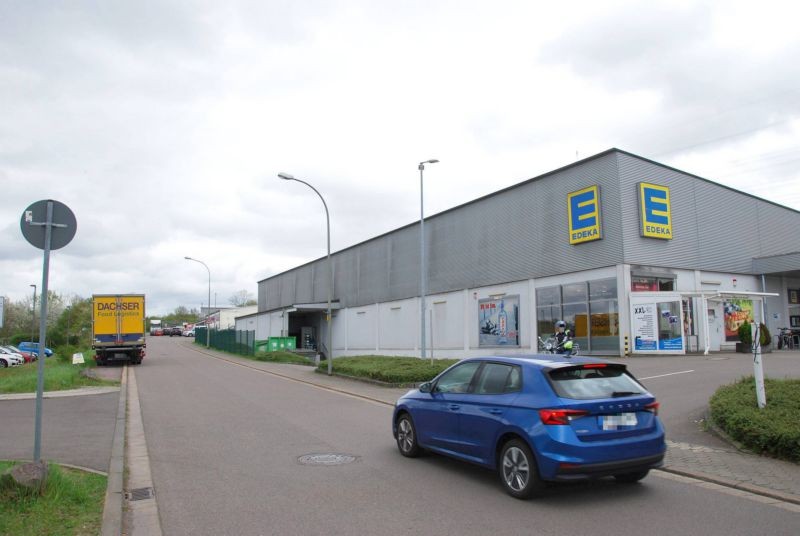 Walter-von-Rathenau-Str. 2 /Edeka/Einfahrt (Wand)