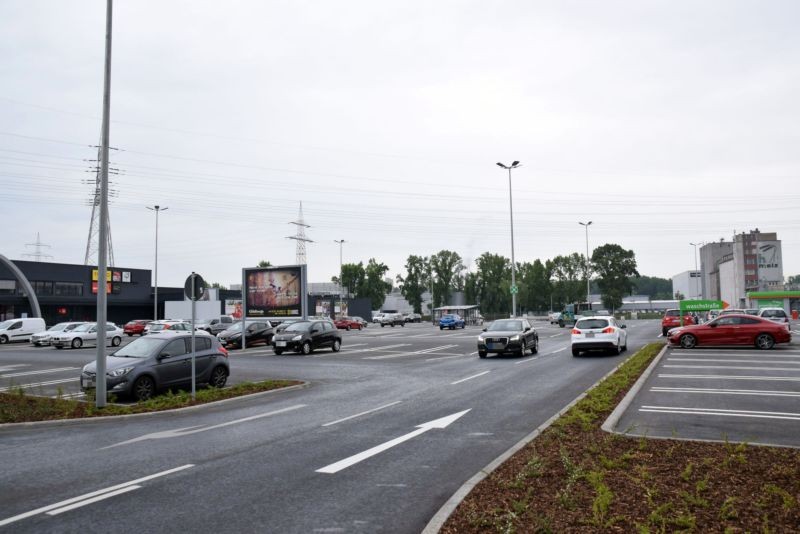 Rheinallee 120 /Kaufland/geg. Eingang/Sicht Einfahrt (rts)