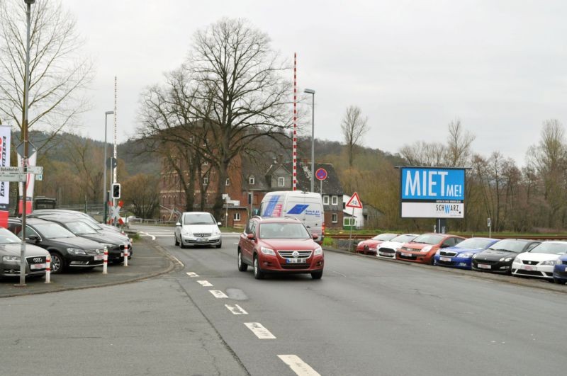 Lahnstr. 3/vor Bahnübergang/WE rts (City-Star)