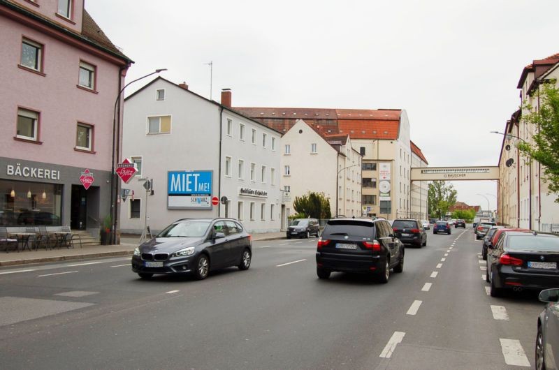 Bahnhofstr. 45 (quer am Giebel)