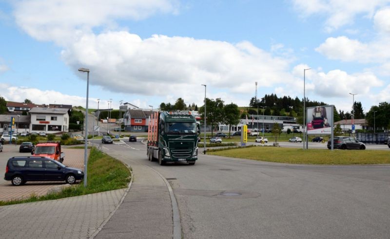 Im Grund 1 /Edeka/neb. Einfahrt/Sicht Lidl + Fristo