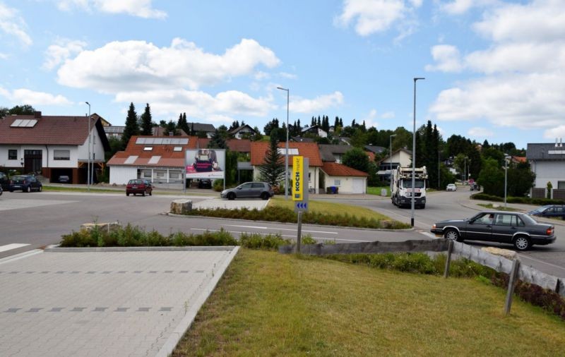 Im Grund 1 /Edeka/neb. Einfahrt/Sicht Markt (lks)