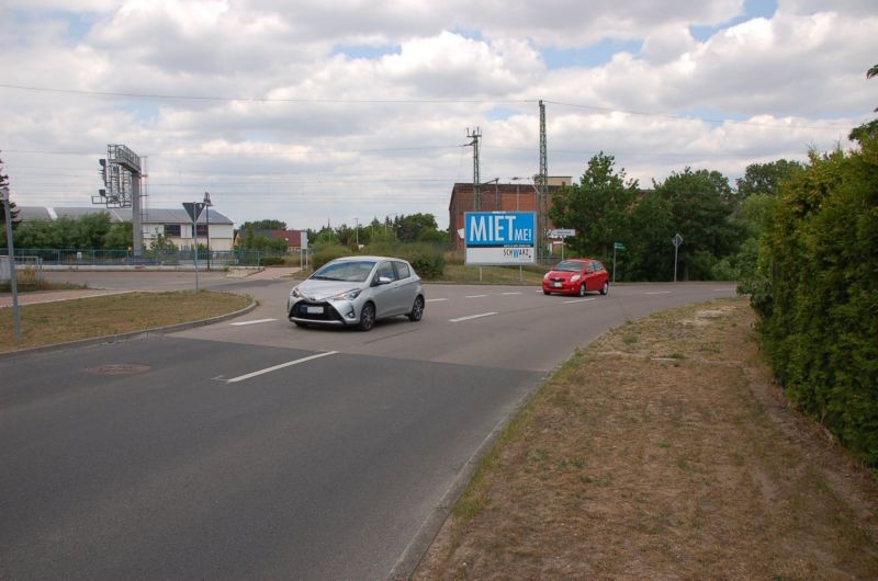 Bahnhofstr/nh. Nr. 25/Zufahrt Bahnhof