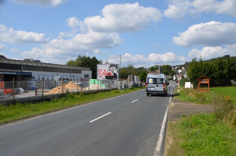 Schelde-Lahn-Str/Bachstr. 43/bei Schmidt Bauzentrum (WE lks)