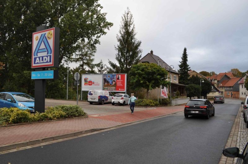 Oststr. 2 /Aldi/Einfahrt/quer zur Str  (Schlotheim)