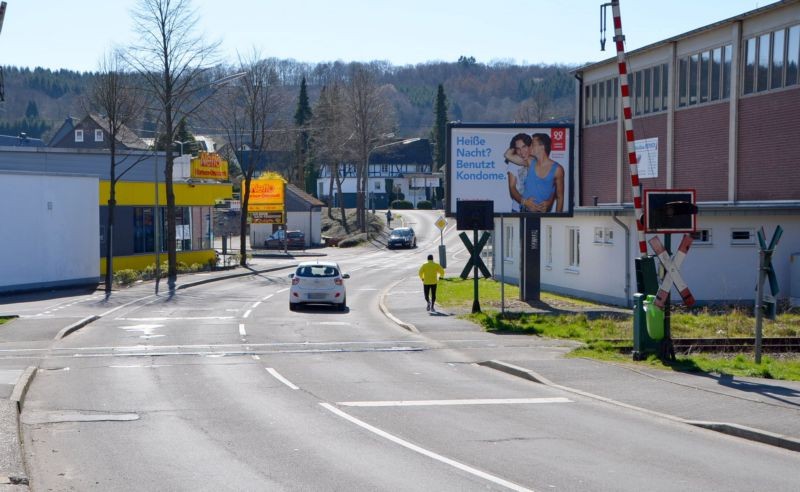 Derschlager Str/Wilhelm-Grümer-Weg 23/geg. Netto/WE rts(CSB)