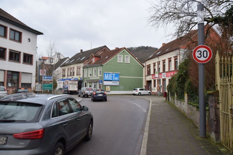 Ludwigstr. 18 (quer am Giebel)