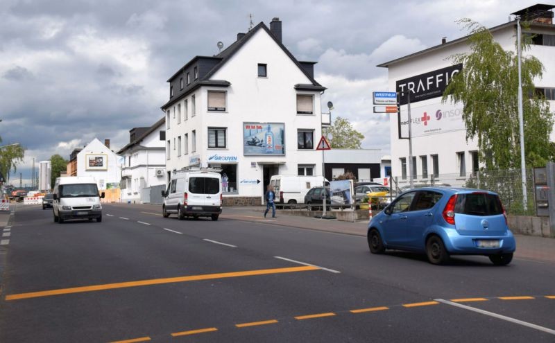 Andernacher Str. 46 (quer am Giebel)