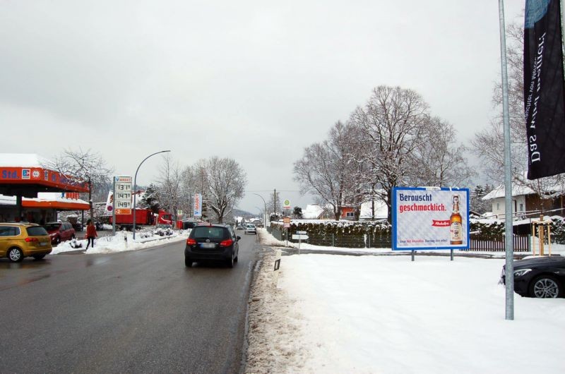 Ammergauer Str/geg. Nr. 60/geg. V-Markt/Einfahrt (WE rts)