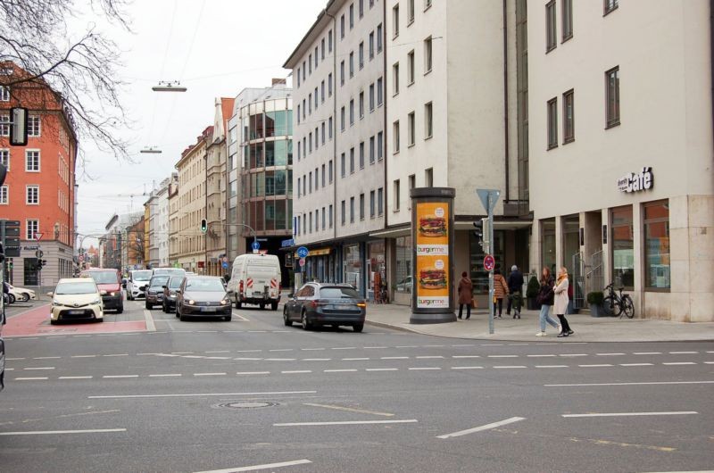 Papa-Schmid-Str. 2/Blumenstr