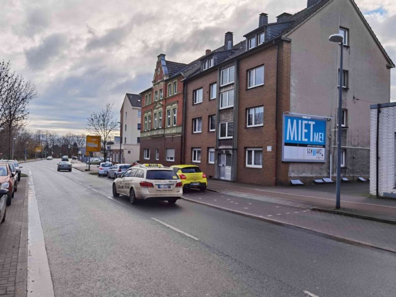 Feldstr. 21/nh. Action (quer am Giebel)