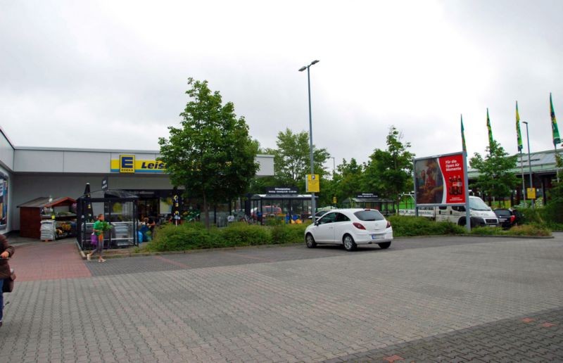 Prof.-Karl-Bohland-Str. 2 /Edeka/geg. Eing (Sicht Eingang)