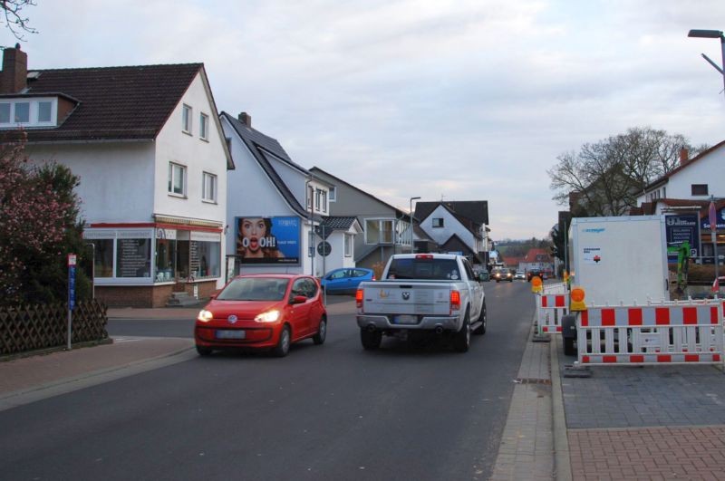 Veckerhagener Str. 106 (quer am Giebel)