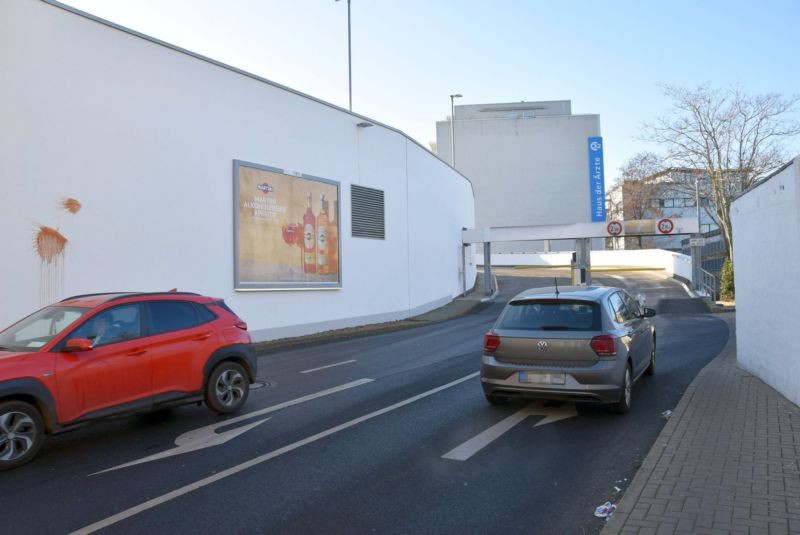 Celler Str. 30 /Rewe/Zufahrt Parkdeck EKZ Weisses Ross