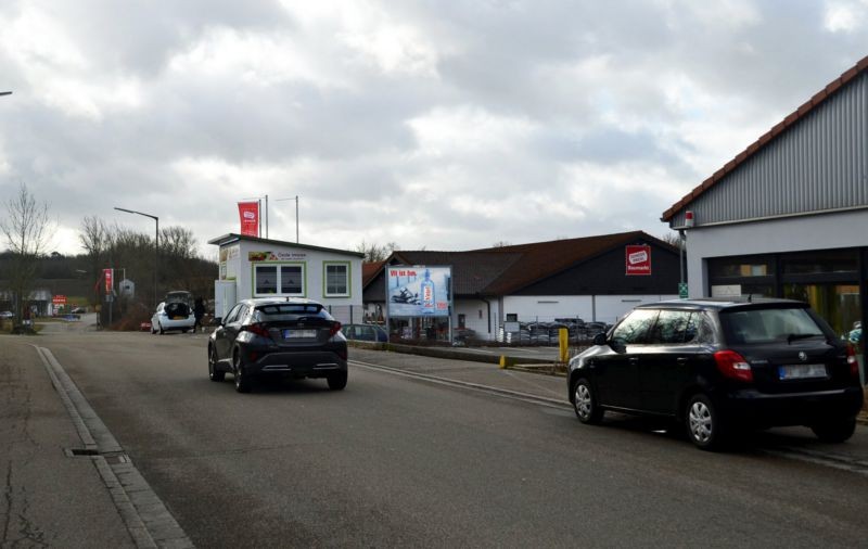 Fischhausweg 6 /Diska/geg. Eingang (quer zur Str)