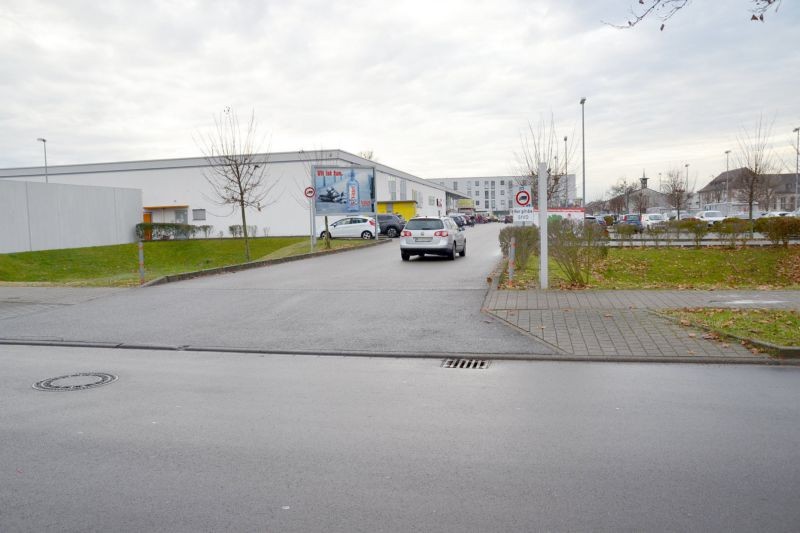 Grünhutstr. 1 /Edeka/Einfahrt (lks)