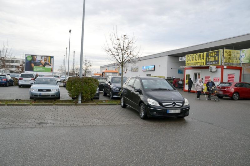 Grünhutstr. 1 /Edeka/lks vom Eingang/Sicht Eingang